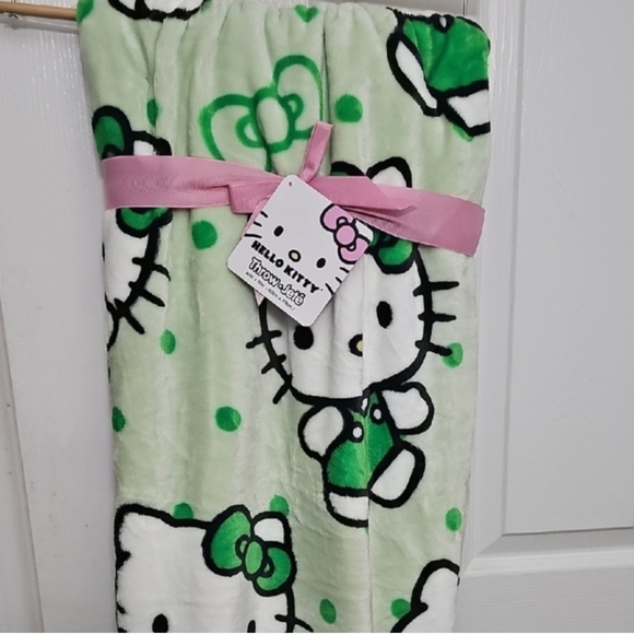 Hello Kitty Other - ✨️🍀NWT ADORABLE HELLO KITTY SOFT BLANKET/ ST. PATRICKS THEME✨️☘️✨️☘️